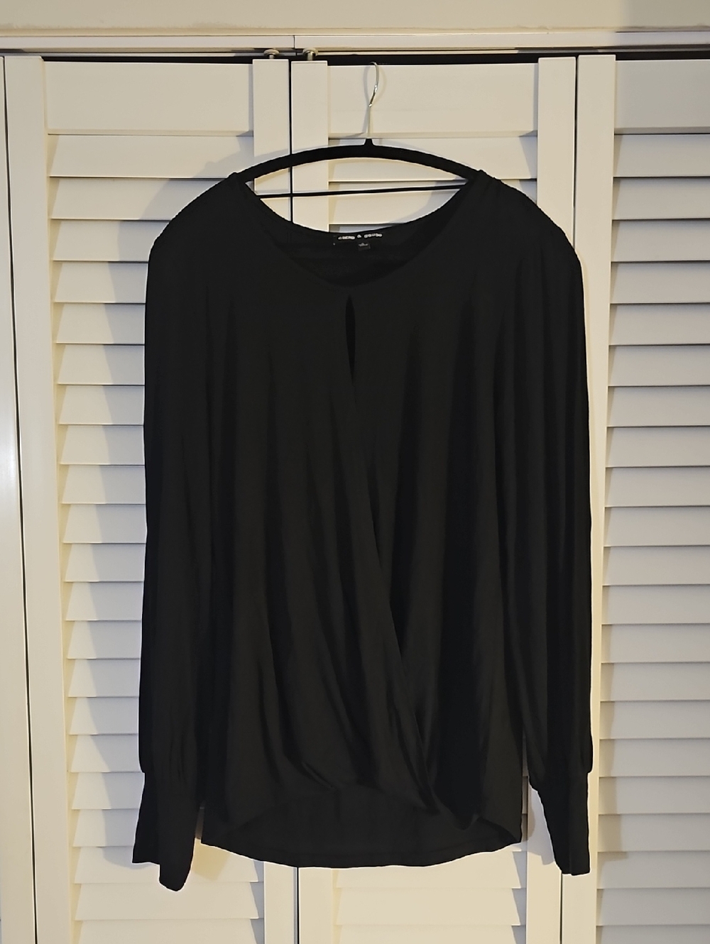 Cable & Gauge Women’s Black Long-Sleeve Drape Front Top